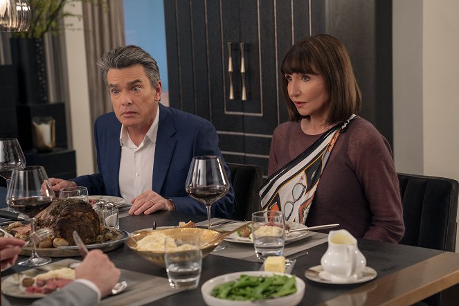 Grace and Frankie - The Rescue - Photos - Peter Gallagher, Mary Steenburgen