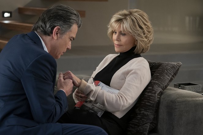 Grace and Frankie - The Confessions - Photos - Peter Gallagher, Jane Fonda