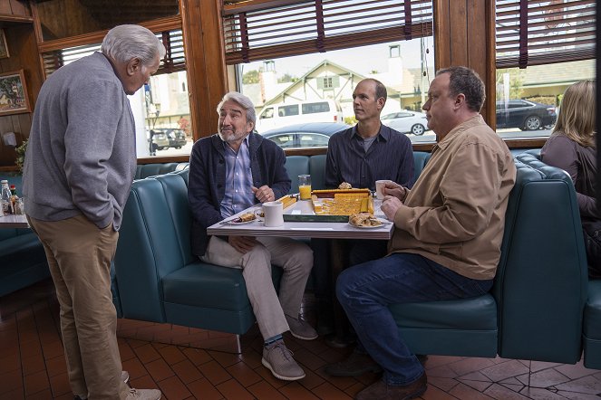 Grace and Frankie - The Bad Hearer - Photos - Sam Waterston