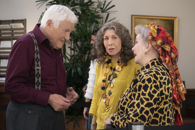 Grace and Frankie - The Scent - Van film - Lily Tomlin