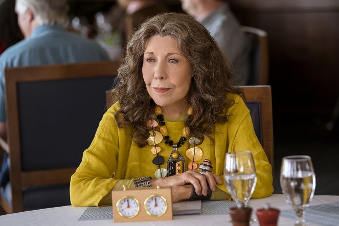 Grace and Frankie - The Scent - Van film - Lily Tomlin