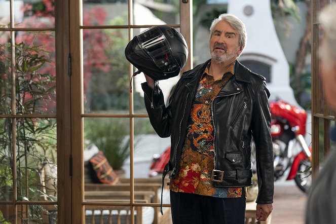 Grace and Frankie - The Change - Photos - Sam Waterston