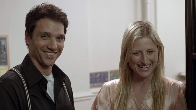 He's Way More Famous Than You - Filmfotos - Ralph Macchio, Mamie Gummer