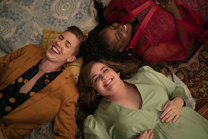 Shrill - HR - Photos - E.R. Fightmaster, Aidy Bryant, Lolly Adefope