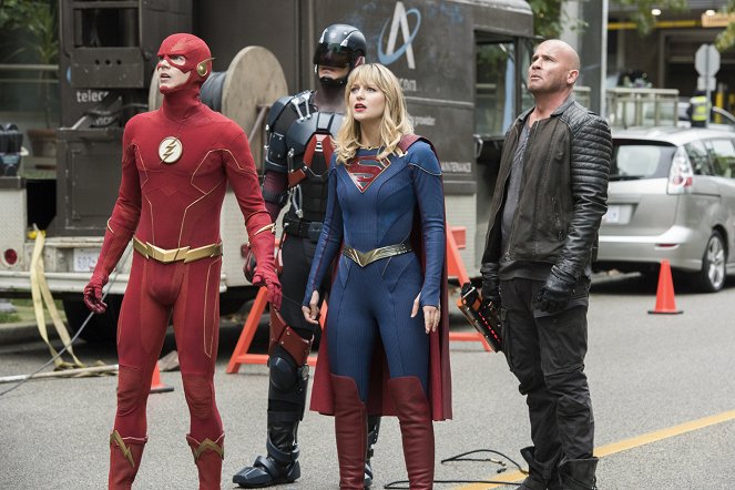 Legends of Tomorrow - Crisis on Infinite Earths, Part 5 - Photos - Grant Gustin, Brandon Routh, Melissa Benoist, Dominic Purcell