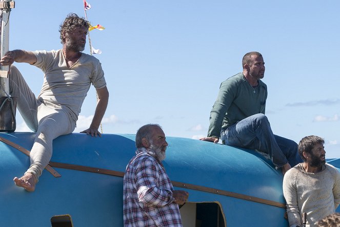 Stranded - Photos - Peter Feeney, Dominic Purcell, Owen Black
