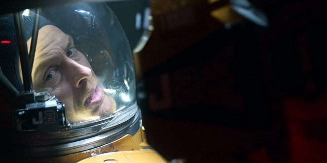 Lost in Space – Verschollen zwischen fremden Welten - Aufprall - Filmfotos - Toby Stephens