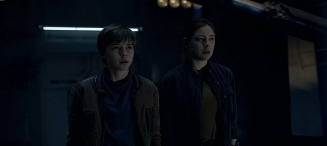 Lost in Space - Season 2 - Shell Game - Photos - Maxwell Jenkins, Mina Sundwall