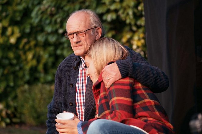 Just in Time for Christmas - Photos - Christopher Lloyd, Eloise Mumford