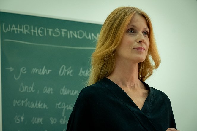 Blutige Anfänger - Season 1 - Abserviert - Filmfotók - Esther Schweins