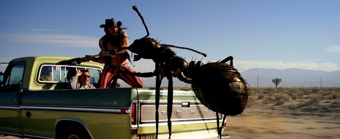 Útok mutantních mravenců - Z filmu - Tom Arnold, Rhys Coiro