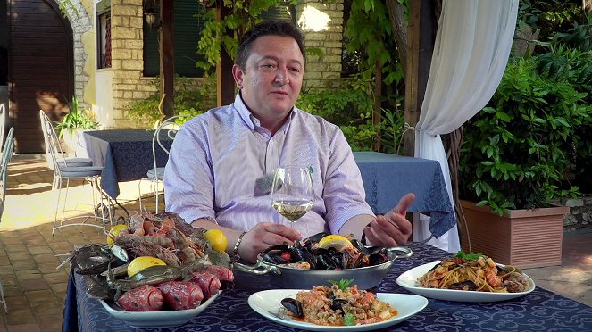 Vůně albánské kuchyně s Miroslavem Donutilem - Epizoda 4 - Z filmu