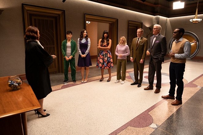 The Good Place - You've Changed Man - Photos - Manny Jacinto, D'Arcy Carden, Jameela Jamil, Kristen Bell, Paul Scheer, Ted Danson, William Jackson Harper