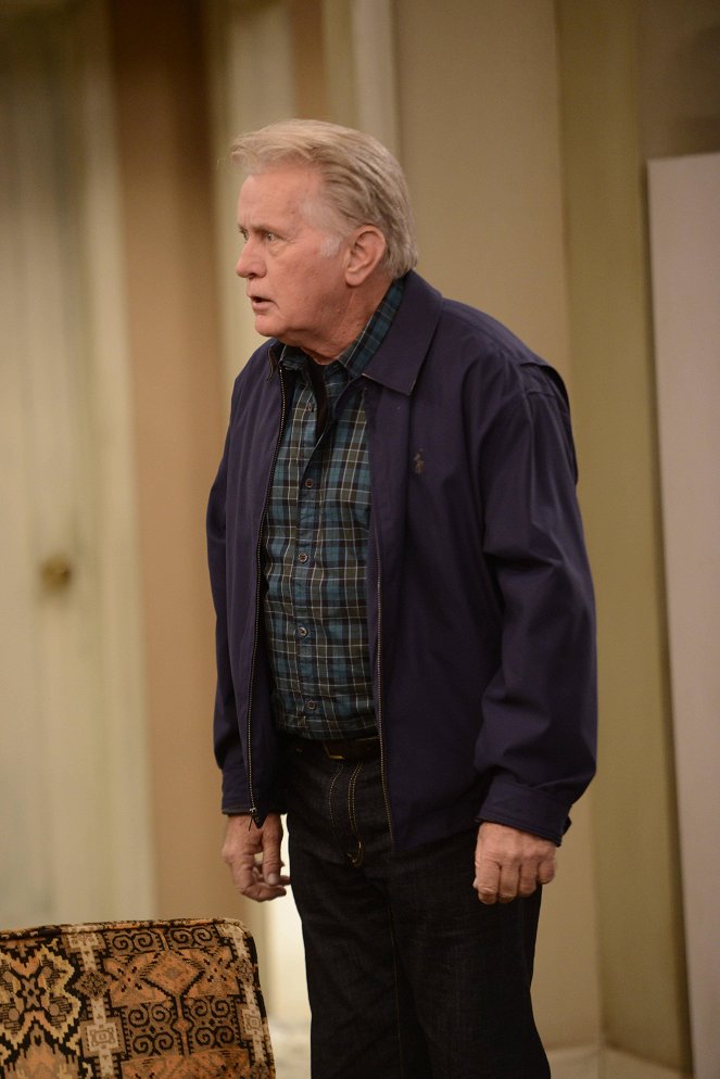 Anger Management - Charlie's Dad Starts to Lose It - Photos - Martin Sheen