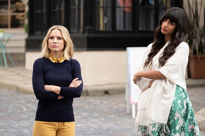 The Good Place - The Funeral to End All Funerals - Van film - Kristen Bell, Jameela Jamil