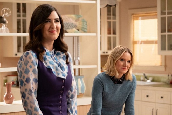 The Good Place - Help Is Other People - Photos - D'Arcy Carden, Kristen Bell