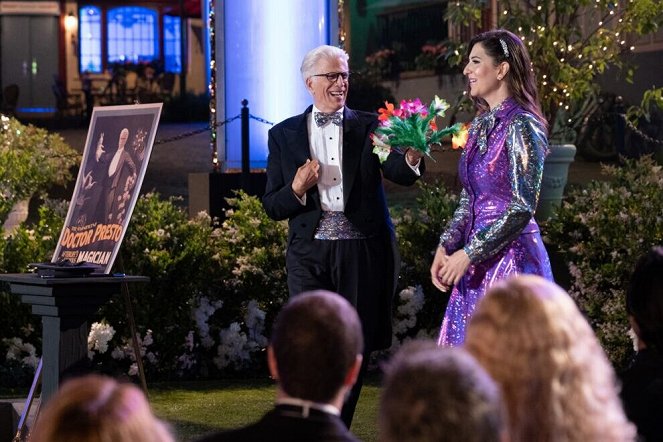 The Good Place - Season 4 - Help Is Other People - Photos - Ted Danson, D'Arcy Carden