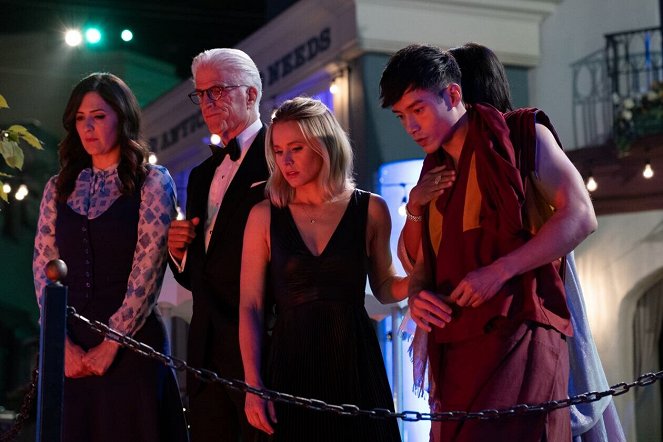 The Good Place - Season 4 - Help Is Other People - Photos - D'Arcy Carden, Ted Danson, Kristen Bell, Manny Jacinto