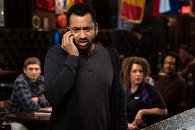 Sunnyside - Pilot - Photos - Kal Penn