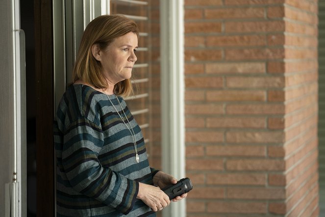 The Outsider - Tear-Drinker - Van film - Mare Winningham