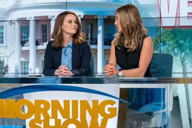 The Morning Show - Otevřené moře - Z filmu - Reese Witherspoon, Jennifer Aniston