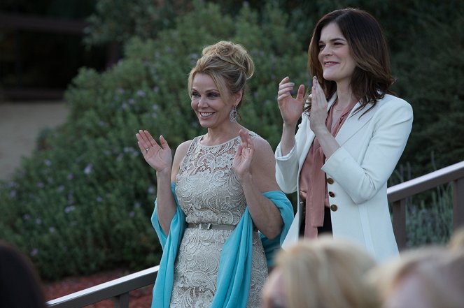 Mothers of the Bride - Photos - Gail O'Grady, Betsy Brandt