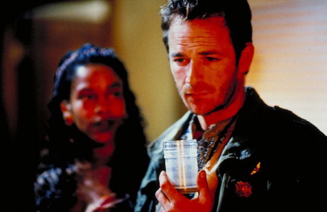 Jeremiah - Season 1 - Letters from the Other Side: Part 1 - Photos - Luke Perry