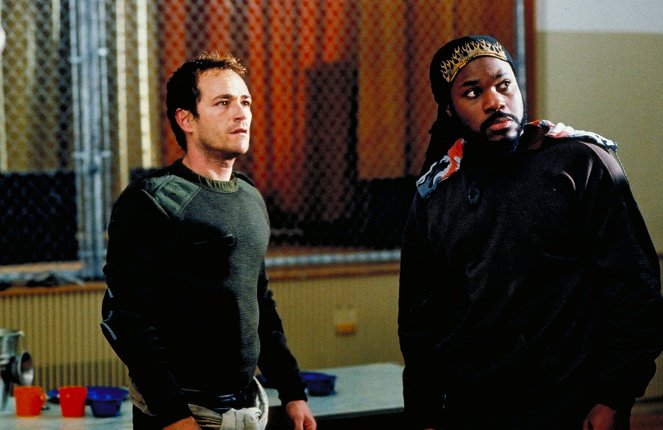 Jeremiah - Season 1 - And the Ground, Sown with Salt - Photos - Luke Perry, Malcolm-Jamal Warner