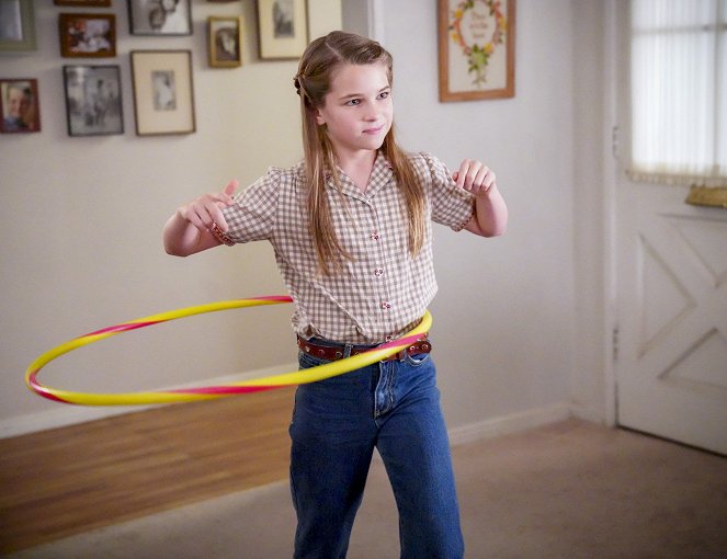 Young Sheldon - Contracts, Rules and a Little Bit of Pig Brains - Kuvat elokuvasta - Raegan Revord