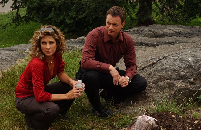 CSI: NY - Season 3 - Hung Out to Dry - Photos - Melina Kanakaredes, Gary Sinise