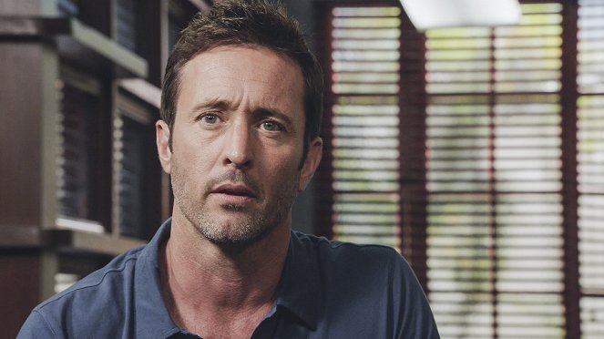 Hawaii Five-0 - Ukuli'i ka Pua, Onaona i ka Mau'u - Van film - Alex O'Loughlin