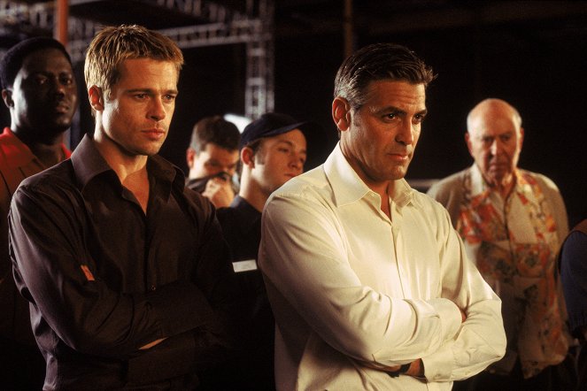 Ocean's Eleven: Ryzykowna gra - Z filmu - Brad Pitt, George Clooney