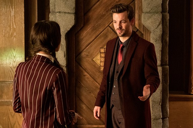 The Magicians - All That Hard, Glossy Armor - Do filme - Gethin Anthony