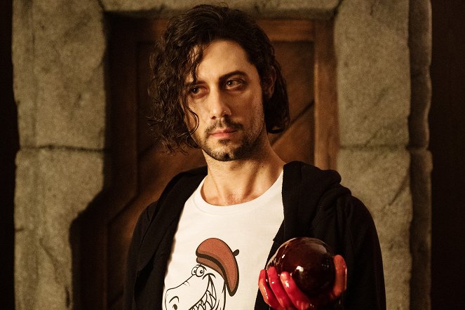 The Magicians - All That Hard, Glossy Armor - Van film - Hale Appleman