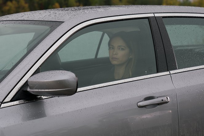 Burden of Truth - Home to Roost - De la película - Kristin Kreuk