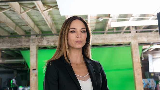 Burden of Truth - Season 1 - Home to Roost - Making of - Kristin Kreuk