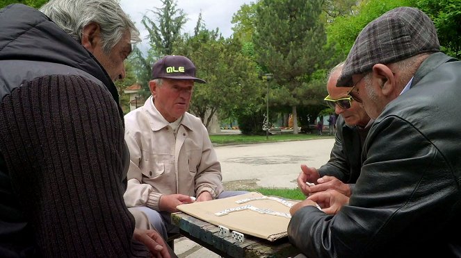 Vůně albánské kuchyně s Miroslavem Donutilem - Epizoda 5 - De la película