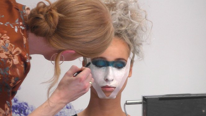 Let's Glow - Die Make-Up-Challenge - Kuvat elokuvasta