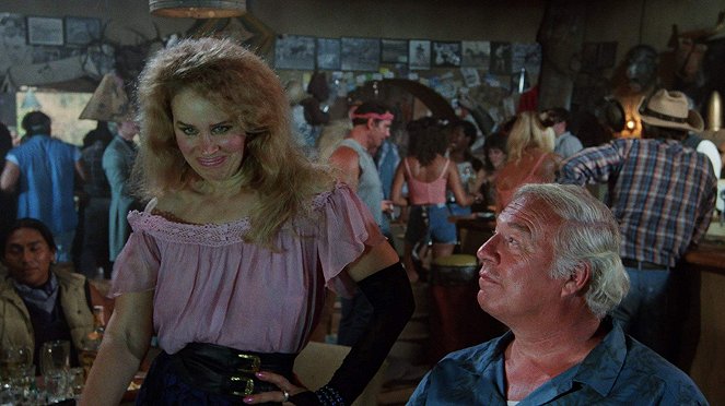 Savage Dawn - De la película - Karen Black, George Kennedy