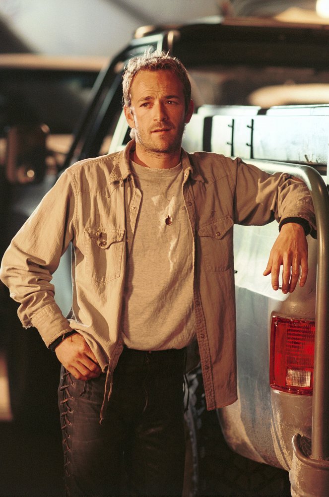 Jeremiah - Season 1 - A Means to an End - Photos - Luke Perry