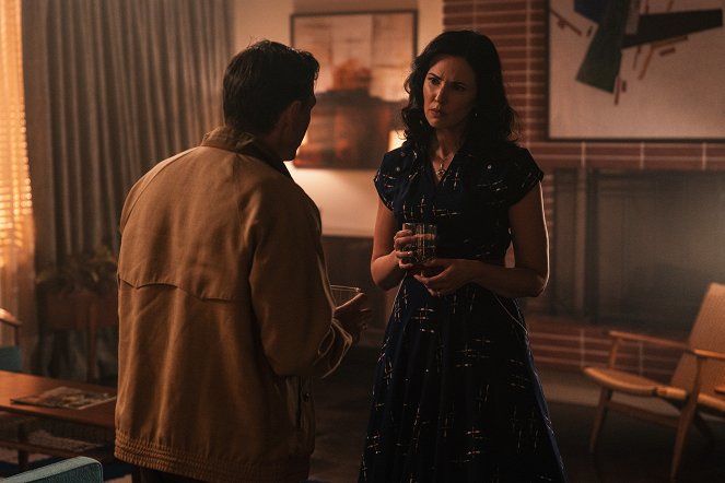 Project Blue Book - Season 2 - The Roswell Incident - Part I - Photos - Laura Mennell