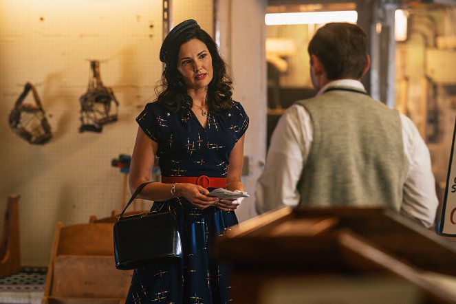 Project Blue Book - The Roswell Incident - Part I - Photos - Laura Mennell