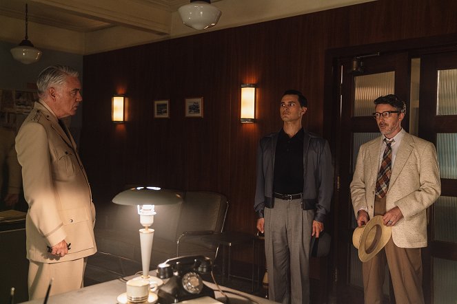 Project Blue Book - The Roswell Incident - Part I - Photos - Michael Harney, Michael Malarkey, Aidan Gillen