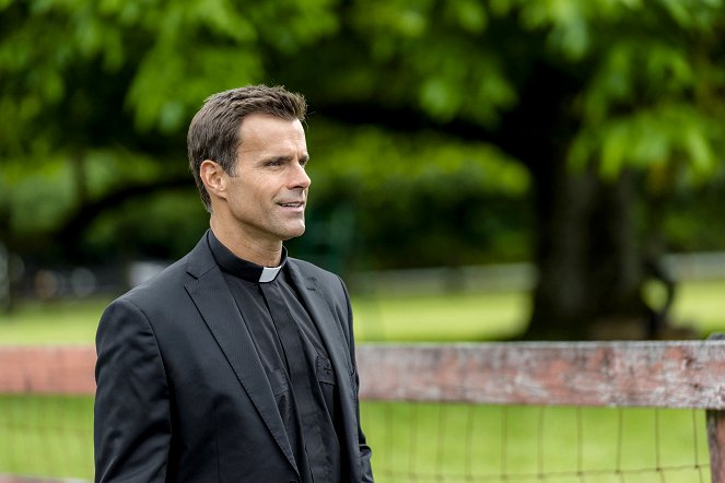 At Home in Mitford - Film - Cameron Mathison