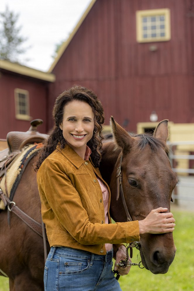 At Home in Mitford - Promoción - Andie MacDowell