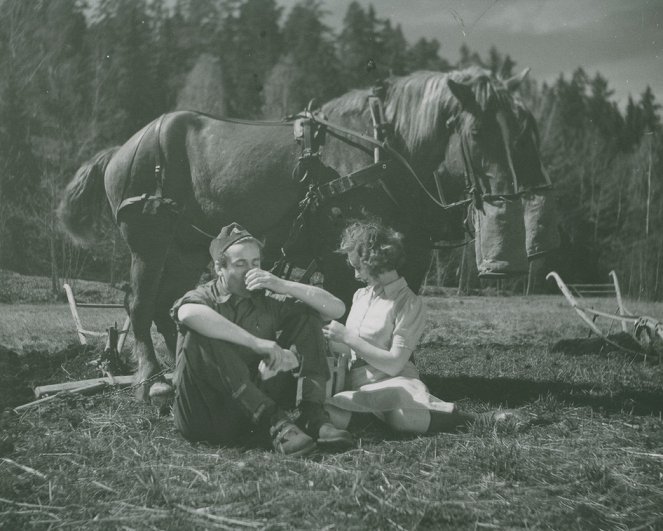 En vår i vapen - Kuvat elokuvasta - George Fant, Birgit Lindkvist