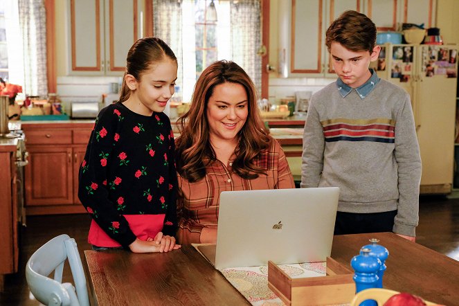 American Housewife - The Great Cookie Challenge - Photos - Julia Butters, Katy Mixon, Evan O'Toole