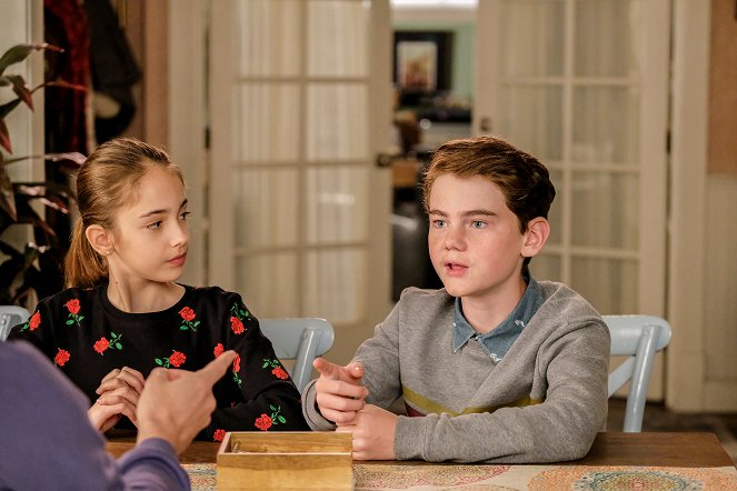 American Housewife - Season 4 - The Great Cookie Challenge - Photos - Julia Butters, Evan O'Toole
