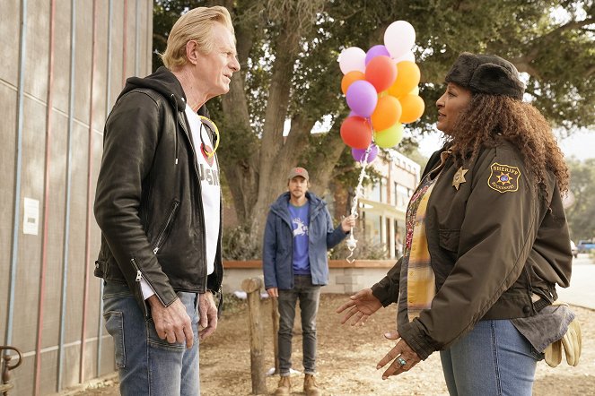 Bless This Mess - Season 2 - The Letter of the Law - Photos - Ed Begley Jr., Pam Grier