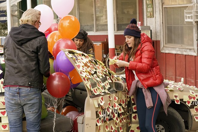 Bless This Mess - The Letter of the Law - Photos - Pam Grier, Lake Bell